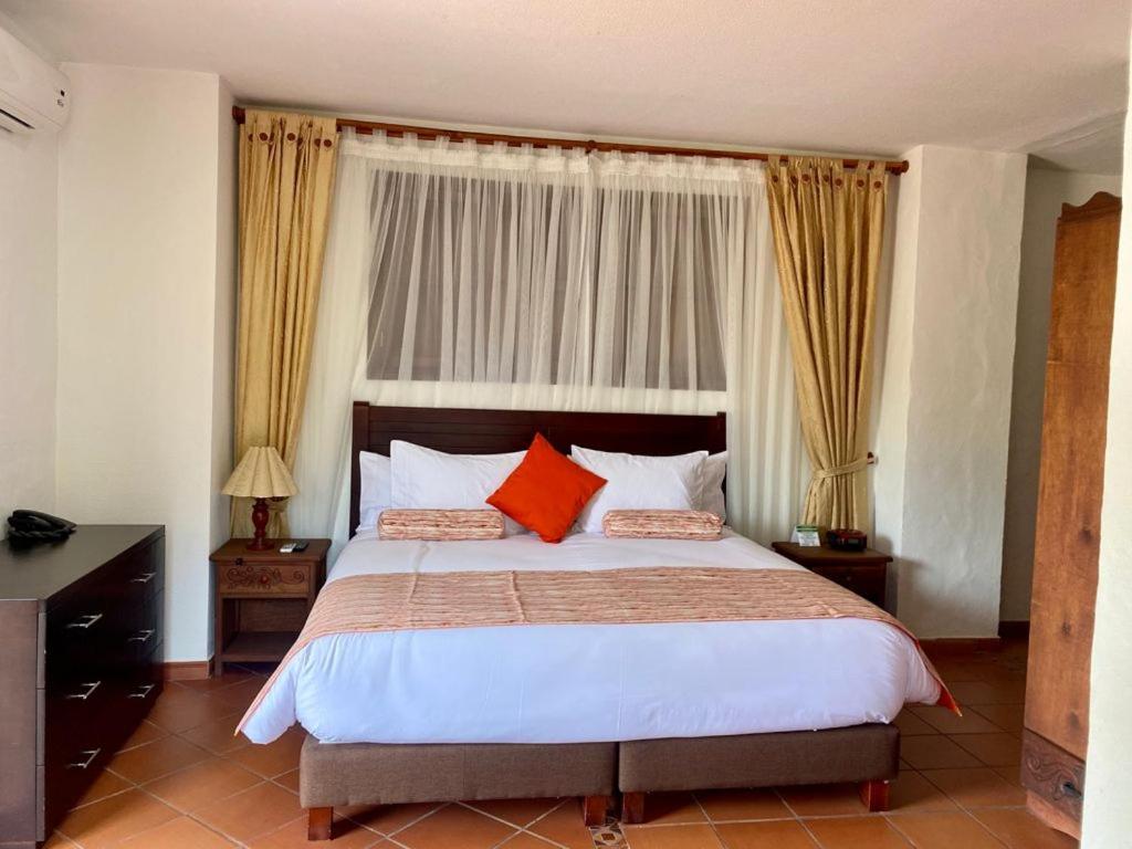 Hotel Alejandria Баричара Экстерьер фото